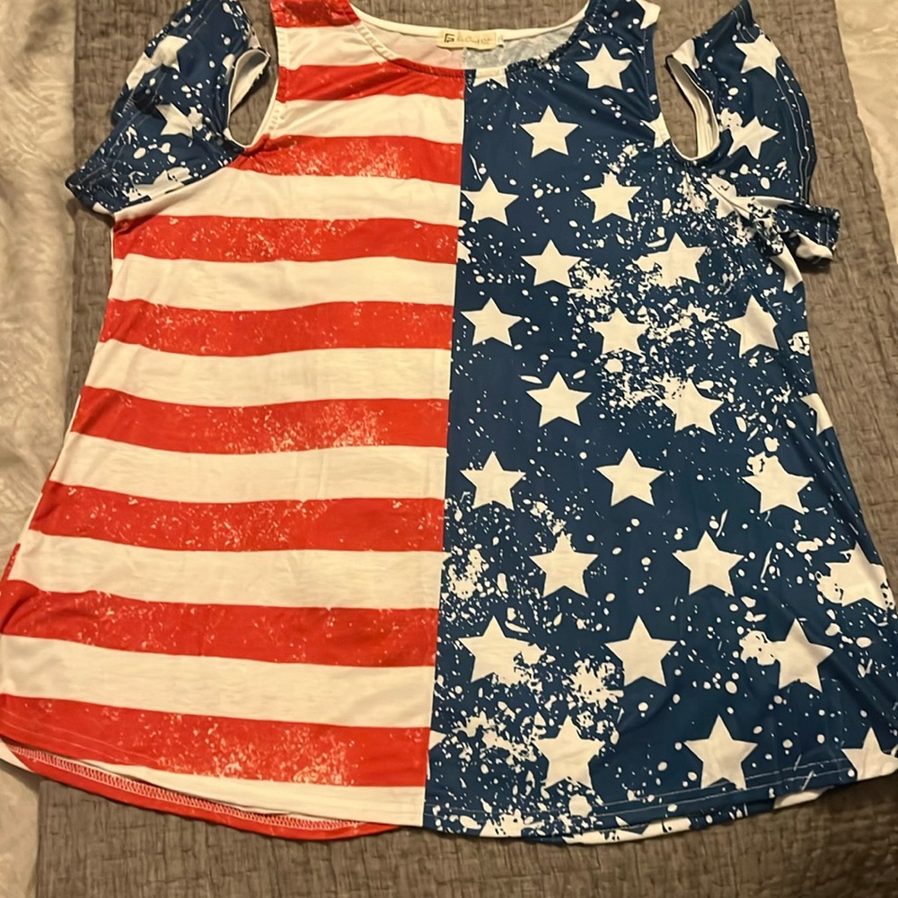 NWOT For G and Pl 4th of July shirt with cold shoulder sleeves/2XL